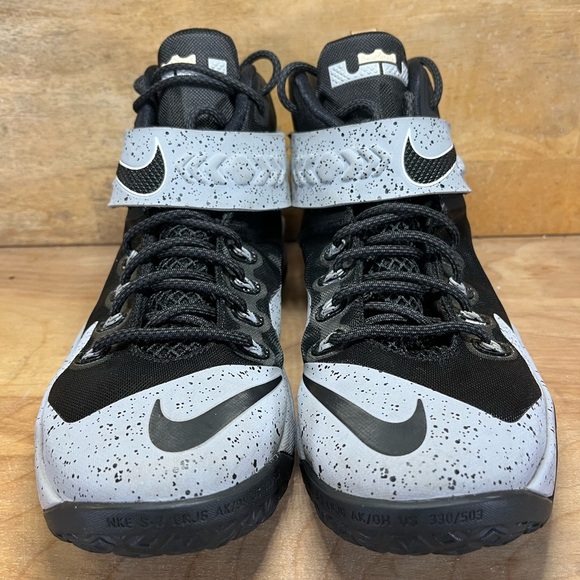 Nike Lebron Zoom Soldier 8 VIII Womens Size 10.5 Basketball Shoes 688579-001 - Picture 2 of 8